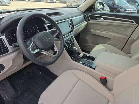 Used 2023 Volkswagen Atlas SE w/ Panoramic Sunroof Package FWD image 18