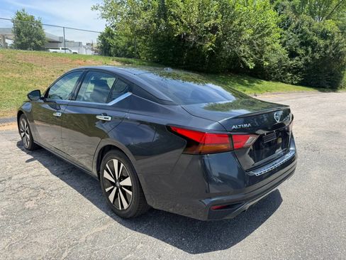 Used 2019 Nissan Altima 2.5 SV FWD image 6