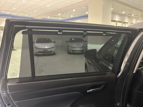 Used 2022 Toyota Highlander XLE image 20