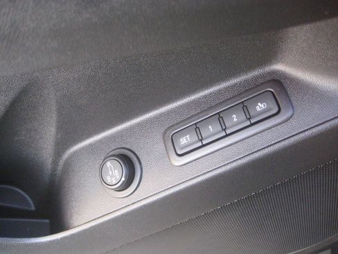 Used 2020 Chevrolet Equinox LT w/ Midnight Edition image 17