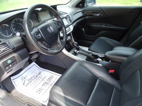 Used 2014 Honda Accord Touring image 13