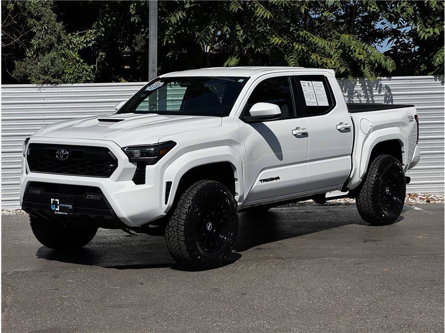 Used 2025 Toyota Tacoma TRD Sport AWD/4WD image 8