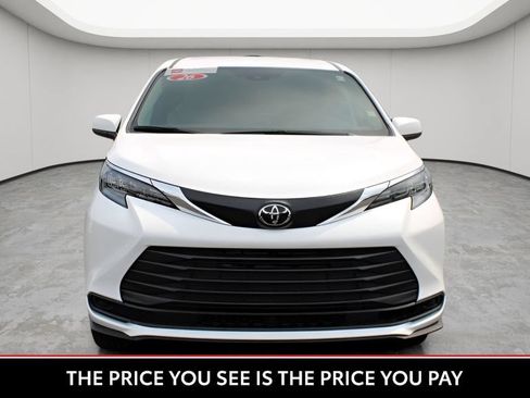 Used 2026 Toyota Sienna LE FWD image 8