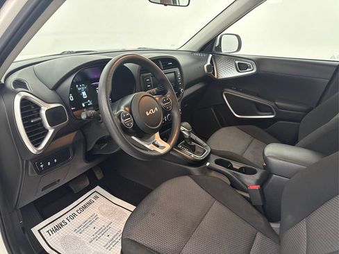 Used 2023 Kia Soul LX FWD image 26