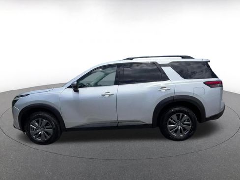 Used 2025 Nissan Pathfinder SV FWD image 9