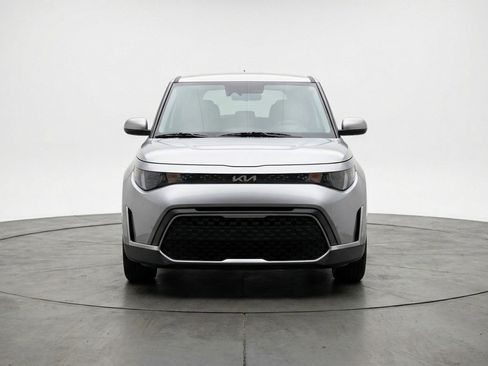 Used 2025 Kia Soul LX w/ LX Technology Package FWD image 2