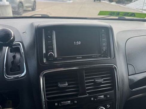 Used 2019 Dodge Grand Caravan SXT image 26