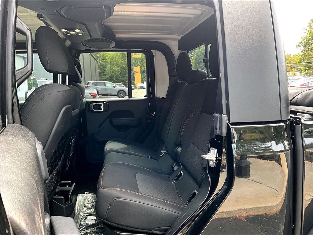 Used 2022 Jeep Gladiator Mojave w/ Dual Top Group AWD/4WD image 17