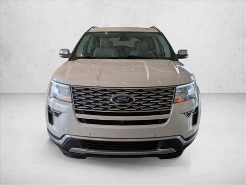 Used 2019 Ford Explorer Platinum image 2