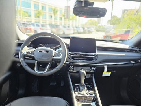 New 2026 Jeep Compass Latitude image 25