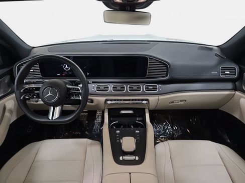 Used 2025 Mercedes-Benz GLS 450 4MATIC image 10