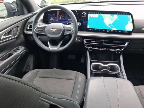 Used 2025 Chevrolet Traverse LT FWD image 10