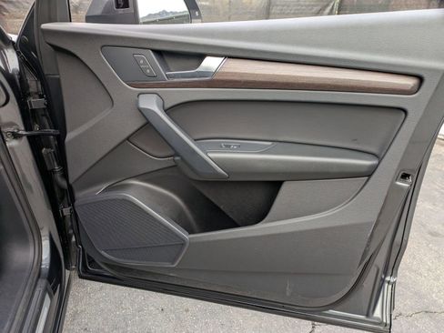 Used 2023 Audi Q5 e Premium w/ Convenience Package image 20