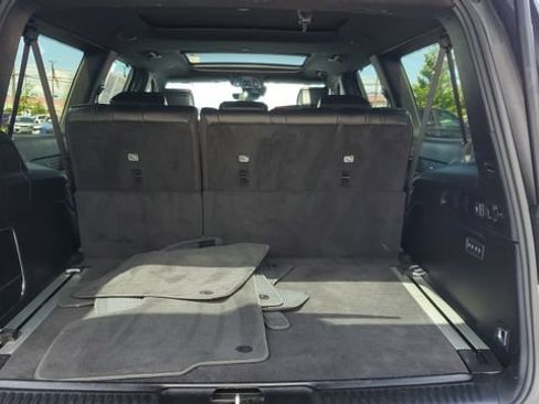 Used 2023 Jeep Wagoneer L 4WD w/ Premium Group I image 28