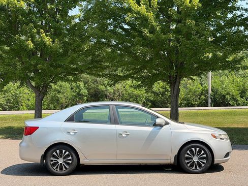 Used 2011 Kia Forte LX FWD image 2