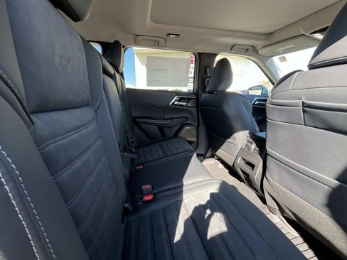 New 2026 Mitsubishi Outlander SE FWD image 15