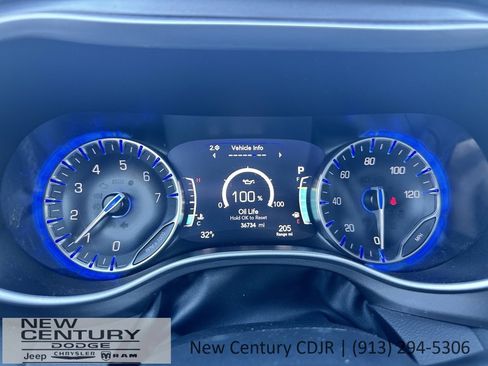 Used 2024 Chrysler Pacifica Touring-L image 28