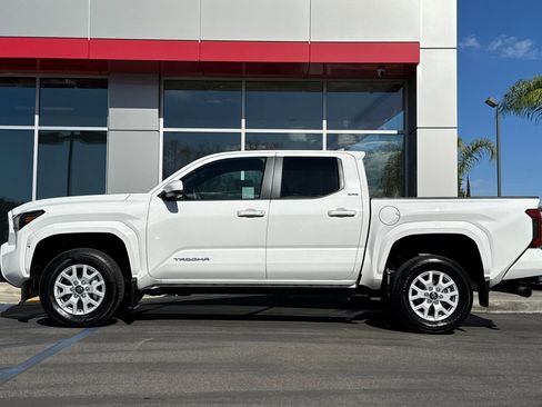 Used 2025 Toyota Tacoma SR5 image 8