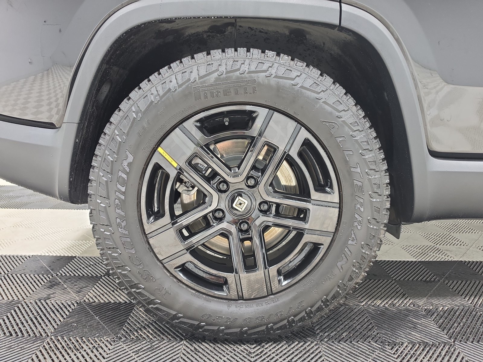 Used 2023 Rivian R1S Adventure Dual AWD/4WD image 12