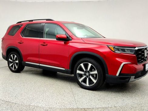 Used 2025 Honda Pilot Touring image 3