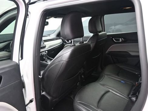 Used 2025 Jeep Compass Limited AWD/4WD image 12