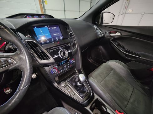 Used 2017 Ford Focus RS image 28