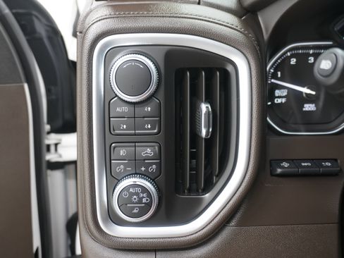 Used 2019 GMC Sierra 1500 Denali w/ Denali Ultimate Package AWD/4WD image 33