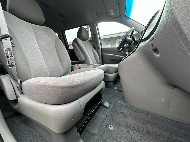 Used 2012 Kia Sedona LX FWD image 13