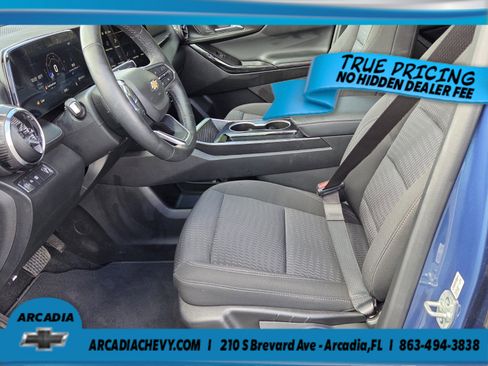 Used 2025 Chevrolet Equinox LT FWD image 3