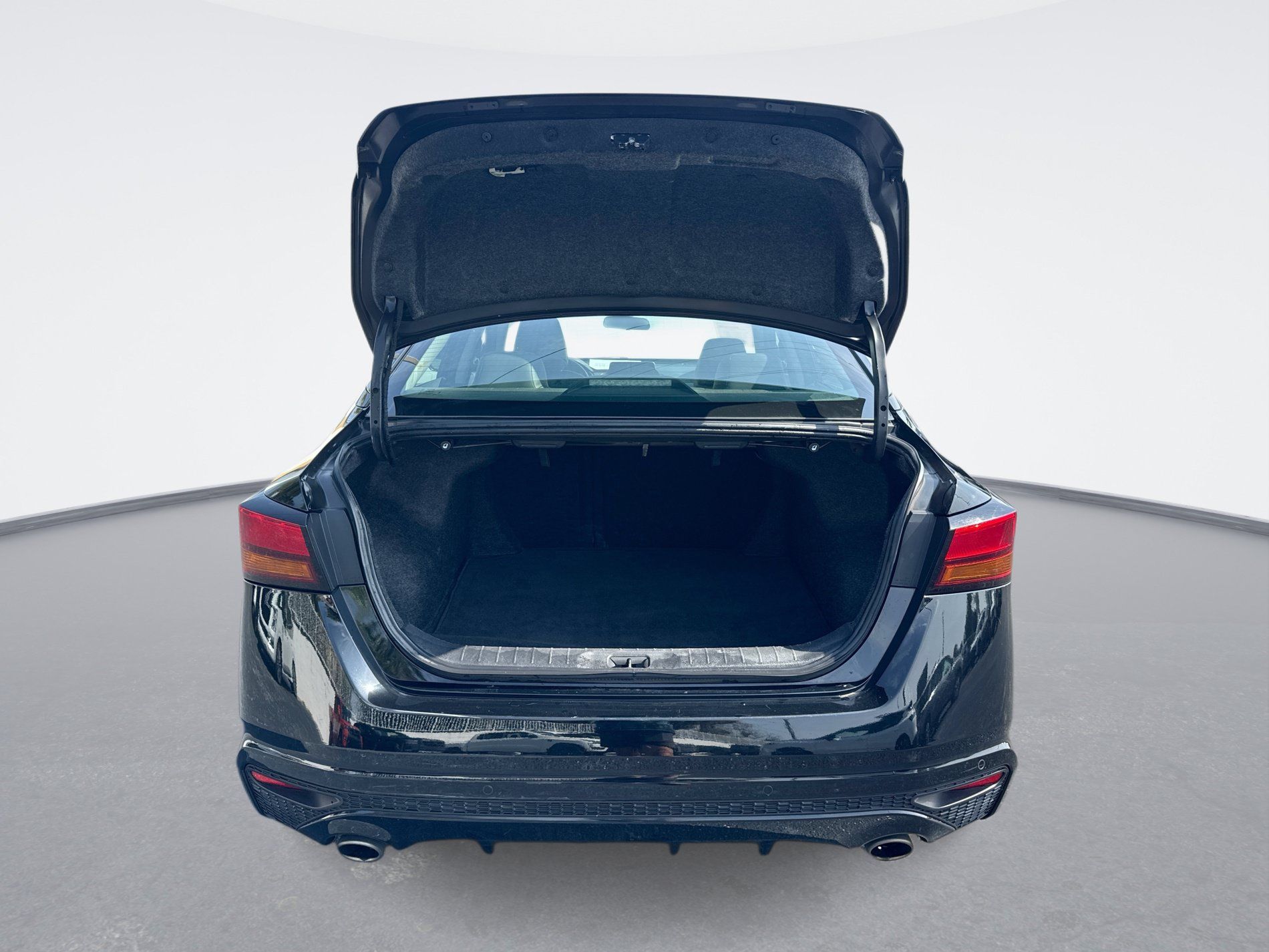 Used 2024 Nissan Altima 2.5 SR FWD image 13