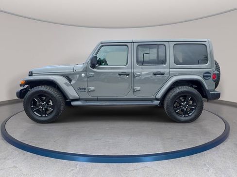 Used 2019 Jeep Wrangler Unlimited Sahara AWD/4WD image 9