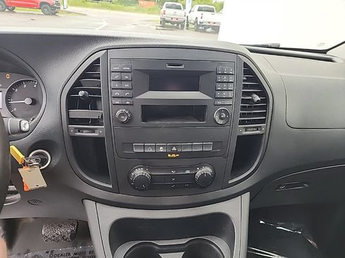 Used 2017 Mercedes-Benz Metris image 11