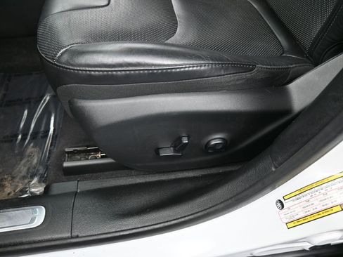 Used 2019 Jeep Cherokee Limited image 15