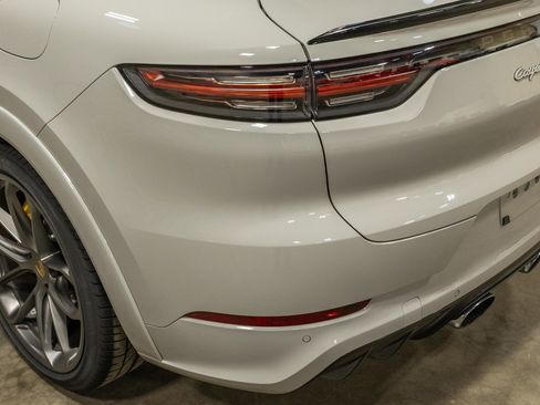 Used 2021 Porsche Cayenne Turbo S image 15