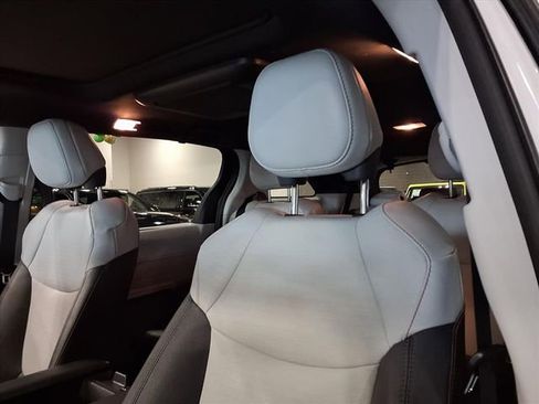 Used 2023 Toyota Sienna XSE w/ XSE Plus Package image 16