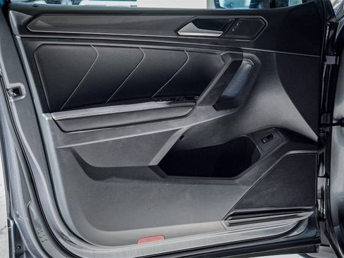 Used 2022 Volkswagen Tiguan SE image 22