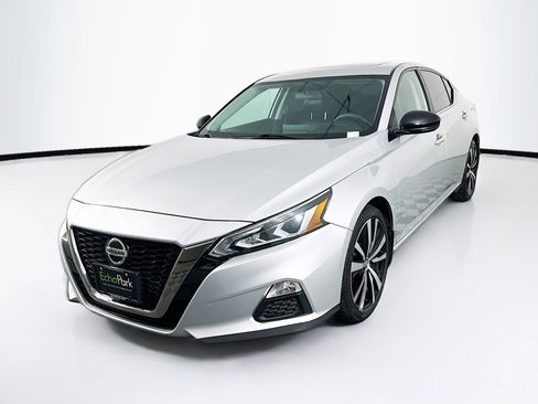 Used 2019 Nissan Altima 2.5 SR w/ SR Premium Package image 3