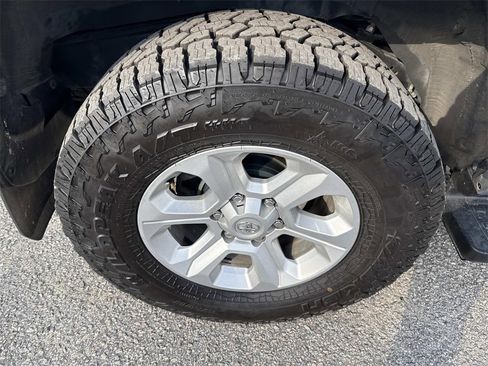 Certified 2022 Toyota 4Runner SR5 Premium image 9