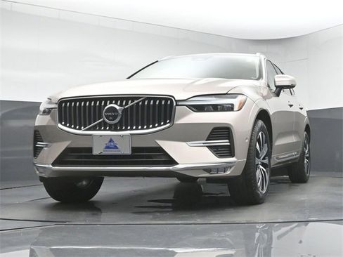 Used 2023 Volvo XC60 B5 Plus image 35