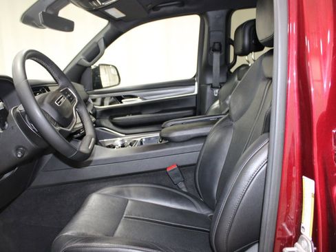 Used 2024 Jeep Wagoneer Series III AWD/4WD image 18