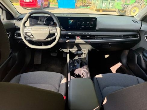 Used 2025 Kia K4 FWD image 3