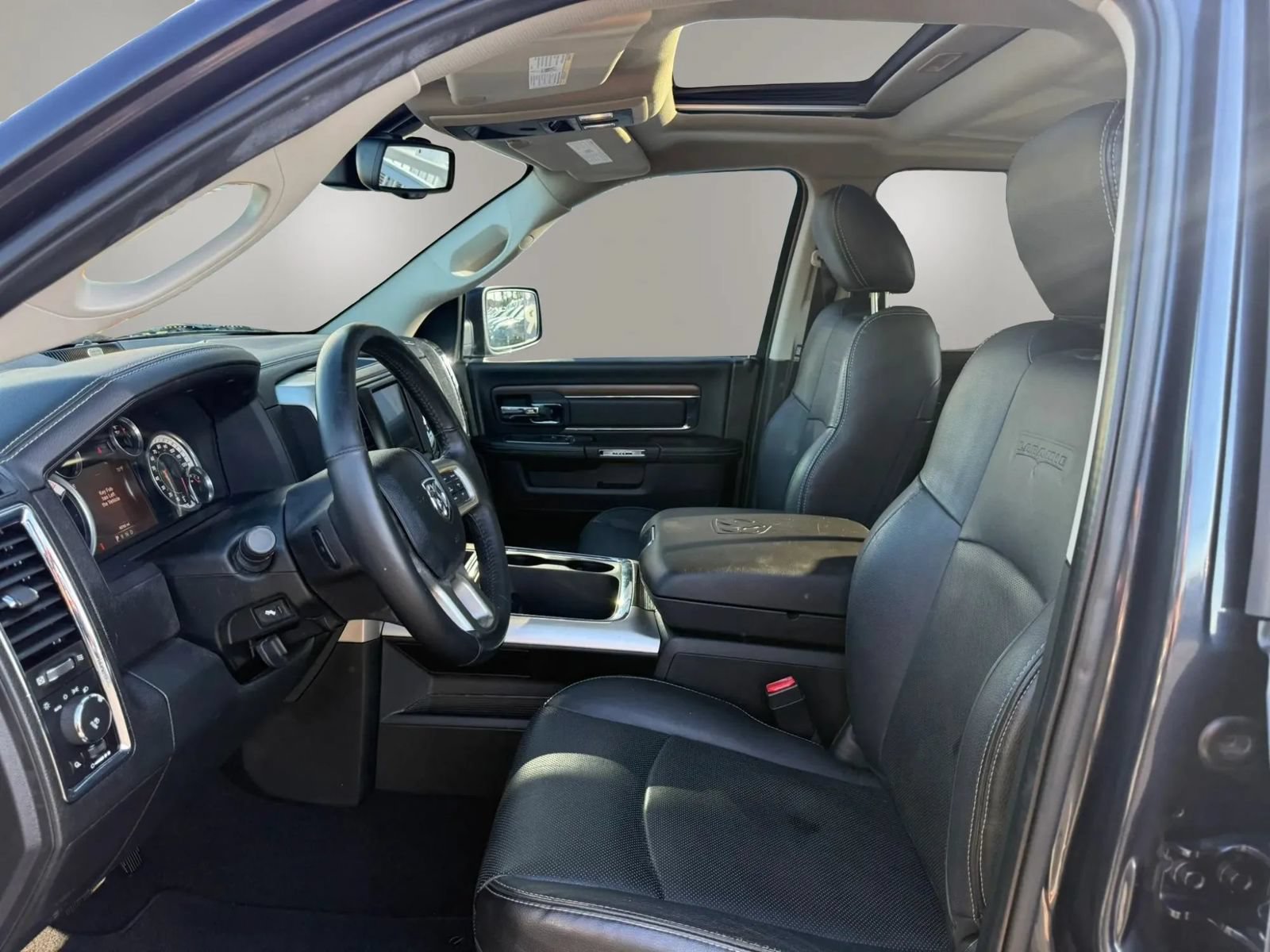 Used 2016 RAM 1500 Laramie w/ Convenience Group AWD/4WD image 14