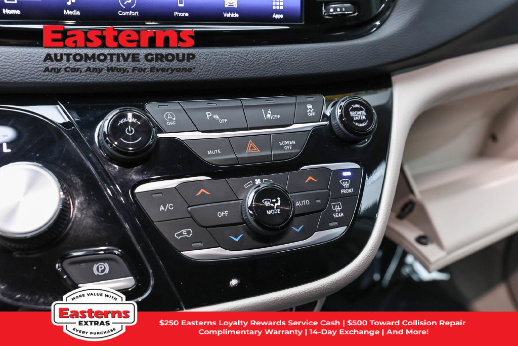 Used 2023 Chrysler Pacifica Touring-L FWD image 20