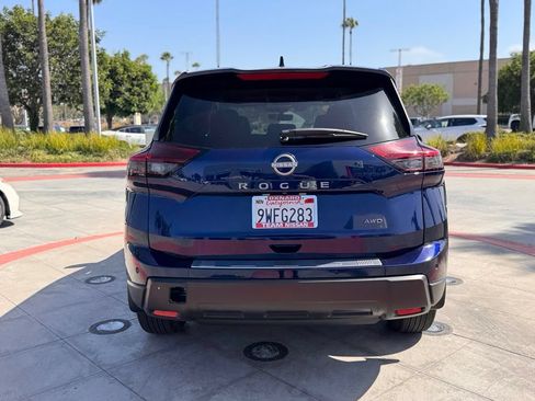 Certified 2026 Nissan Rogue SV AWD/4WD image 8