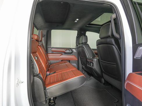 Used 2025 GMC Sierra 3500 Denali Ultimate image 10