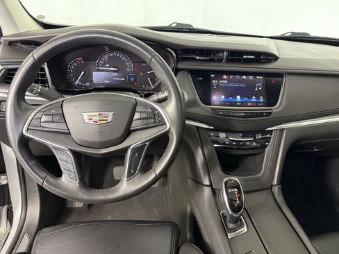 Used 2017 Cadillac XT5 Luxury w/ Driver Awareness Package AWD/4WD image 3