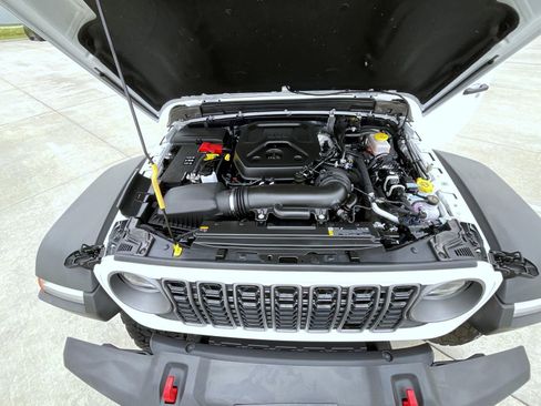 Used 2025 Jeep Wrangler Unlimited Rubicon AWD/4WD image 24