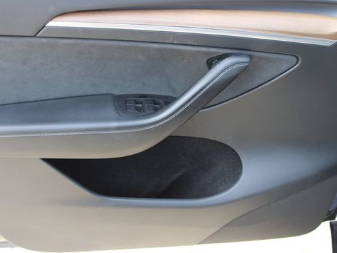 Used 2023 Tesla Model Y Long Range AWD/4WD image 29