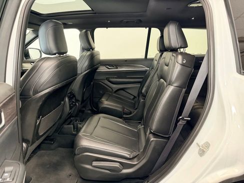 Used 2024 Jeep Grand Cherokee L Limited w/ Luxury Tech Group II AWD/4WD image 6