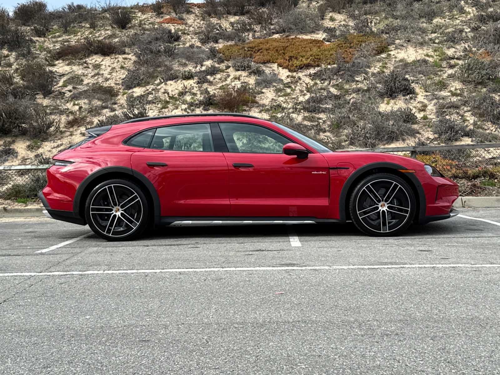 New 2025 Porsche Taycan 4 Cross Turismo AWD/4WD image 9